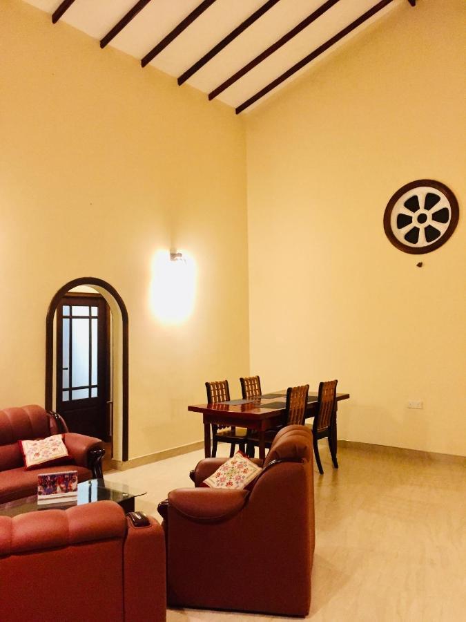 Sweet Home Tourist Rest, Cooking Classes & Tours Anuradhapura Eksteriør bilde