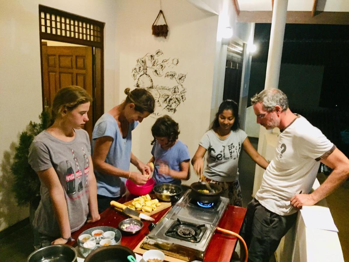 Sweet Home Tourist Rest, Cooking Classes & Tours Anuradhapura Eksteriør bilde