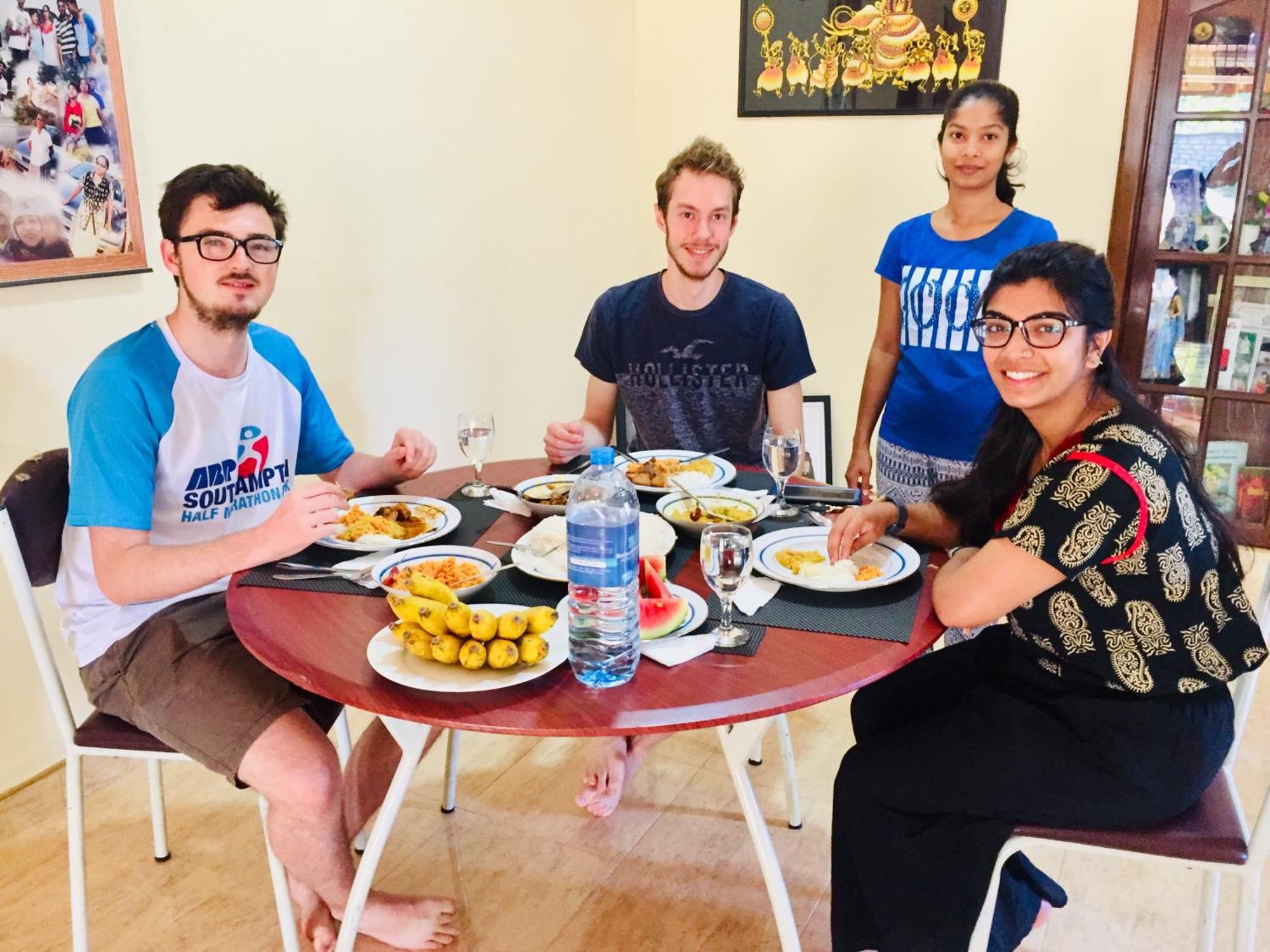 Sweet Home Tourist Rest, Cooking Classes & Tours Anuradhapura Eksteriør bilde