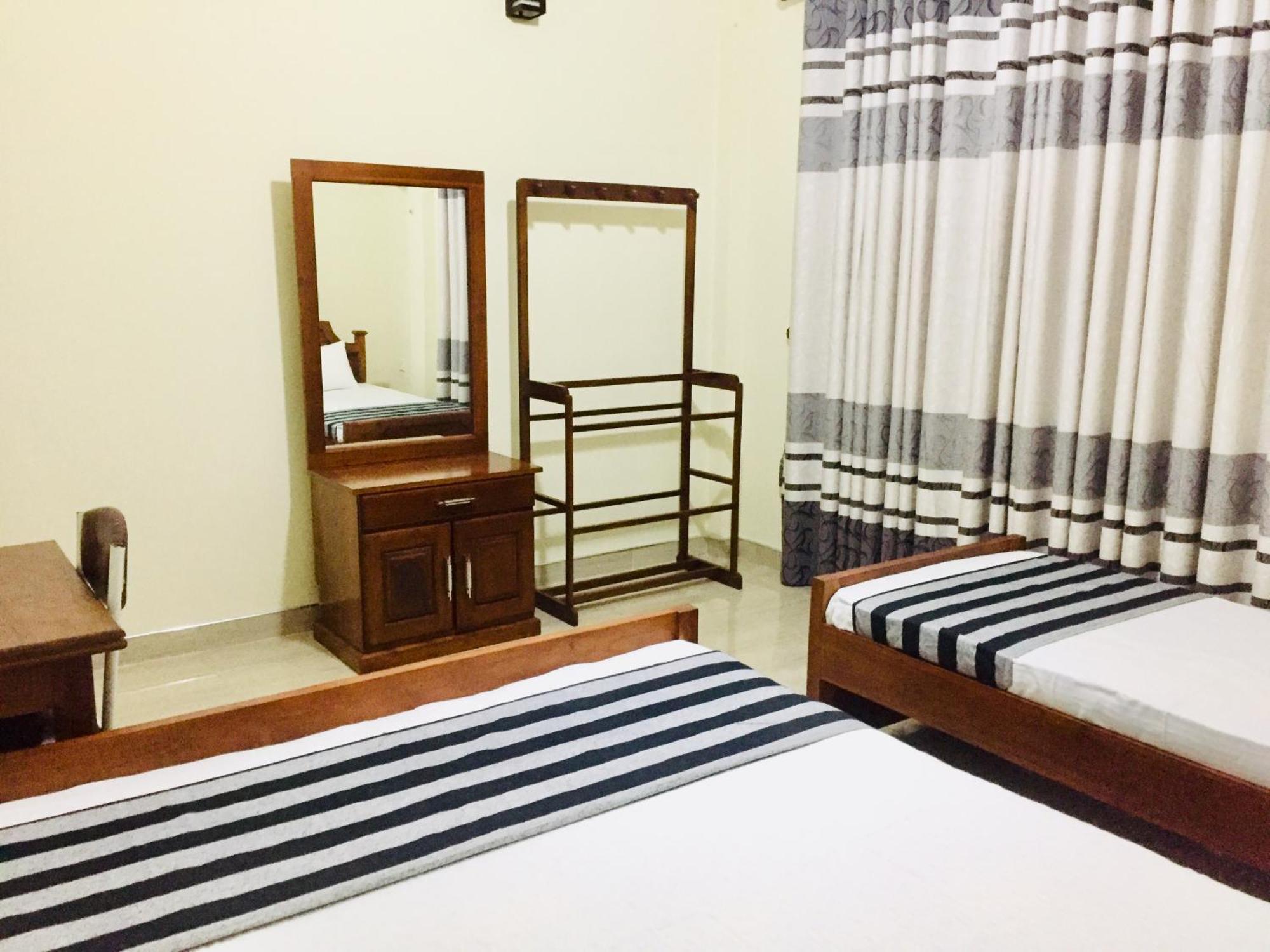 Sweet Home Tourist Rest, Cooking Classes & Tours Anuradhapura Eksteriør bilde