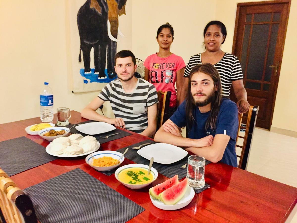 Sweet Home Tourist Rest, Cooking Classes & Tours Anuradhapura Eksteriør bilde
