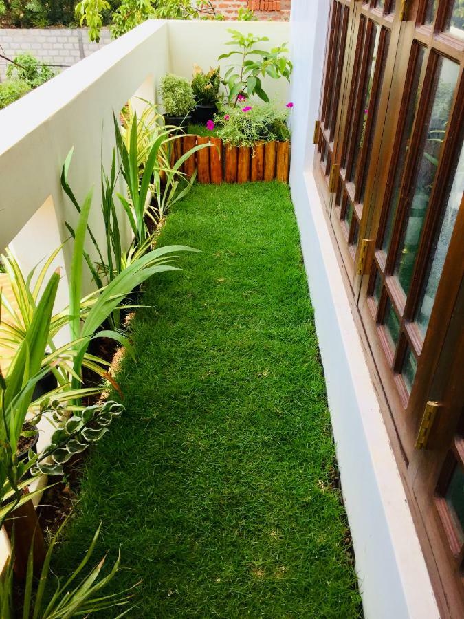 Sweet Home Tourist Rest, Cooking Classes & Tours Anuradhapura Eksteriør bilde